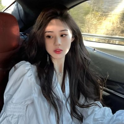 天王之女走后门进组，评论区两极分化，深夜持续发酵